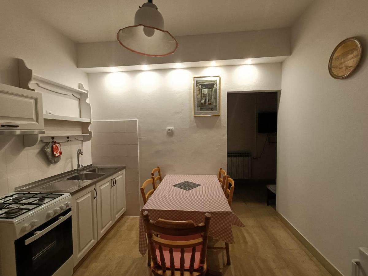 Apartment Pletikos Premantura Eksteriør billede